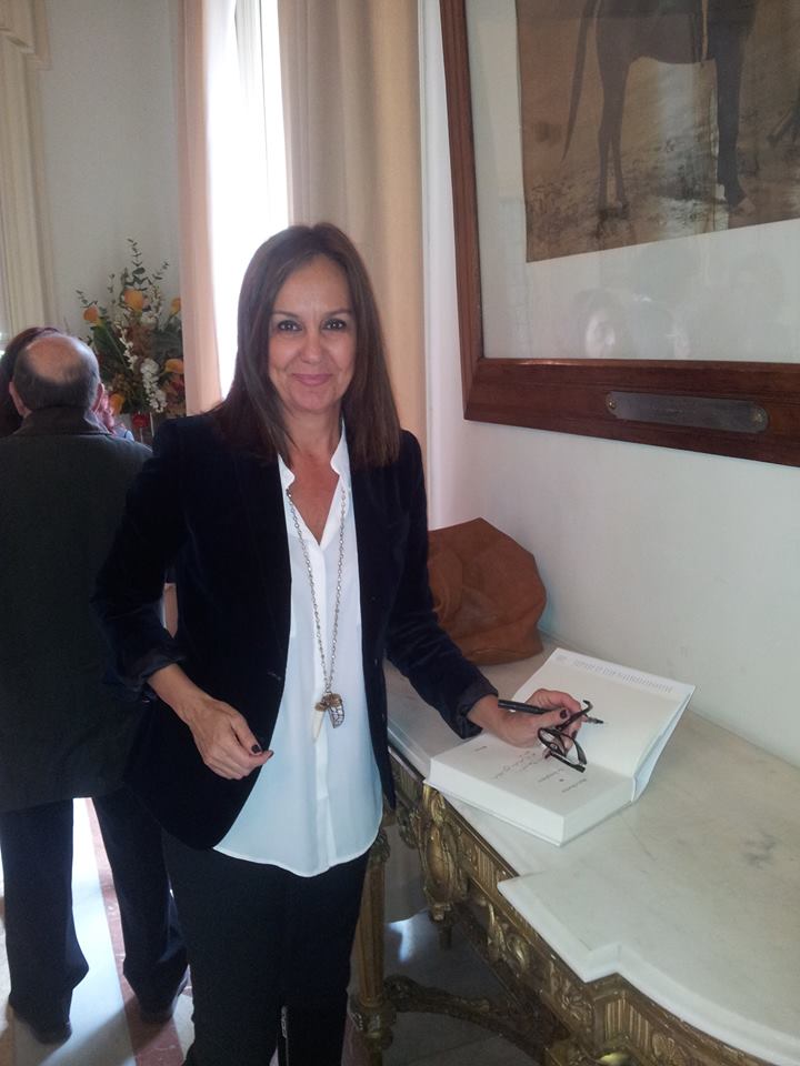 María Dueñas visita el Casino Jerezano